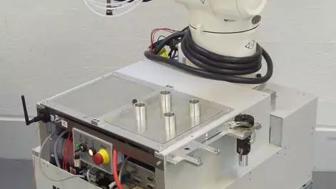 Mobilrobot 02 Hvilshoj [CC BY-SA 3.0 (https://creativecommons.org/licenses/by-sa/3.0)]