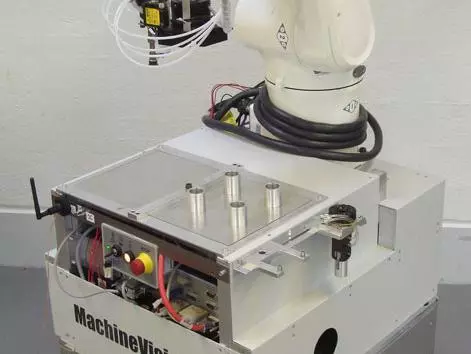 Mobilrobot 02 Hvilshoj [CC BY-SA 3.0 (https://creativecommons.org/licenses/by-sa/3.0)]